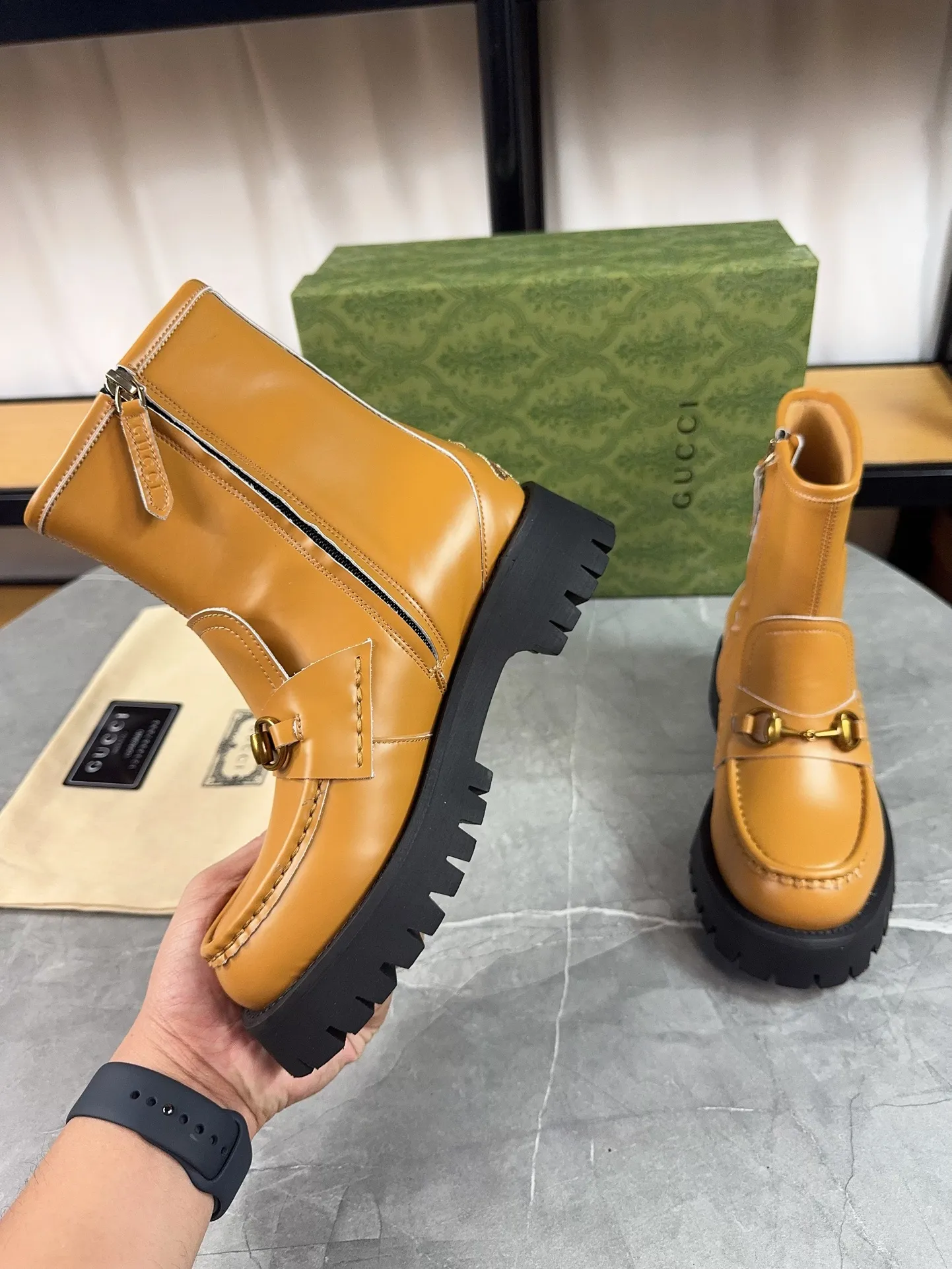 Men's shoes 💰640💰 New model from Gucci, double GG groove thick-soled loafers. The original version is made 1:1. Super beautiful quality, classic model at the counter. ❶Upper: original open-edge beaded cowhide ❷Inner lining: water-dyed cowhide ❸Feet: water-dyed cowhide ❹Outsole: ultra-light original sole ❺thick sole heightening: 3.5cn ❻Packing: original packaging ❼Number: 35-42 (41 41 customized, non-refundable) Men's model: 38-46 (45, 46 customized, non-refundable)